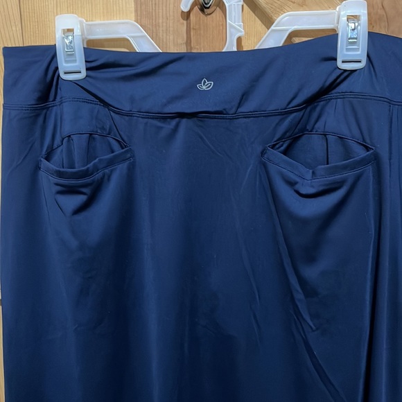NWT yogipace navy blue size XXL skort UPF 50+ sun protection side & back pockets - Picture 8 of 14